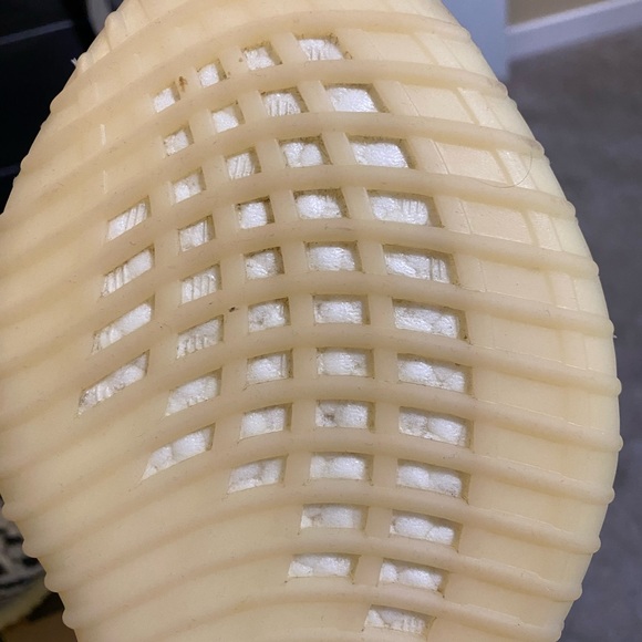 Yeezy 2017zebra 350 r9/10 condition size 8.5 mens - Picture 6 of 7